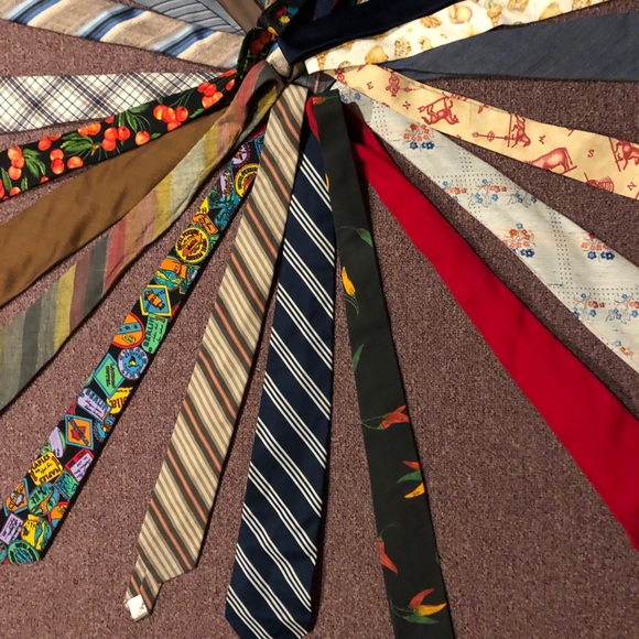 18 Men’s Ties SUPERSALE! 2/$10 or 4/$15 - Picture 9 of 10